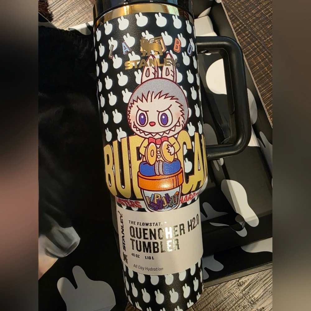 Stanley Quencher H2.0 Tumbler with Bold Graphic - Picture 6 of 6